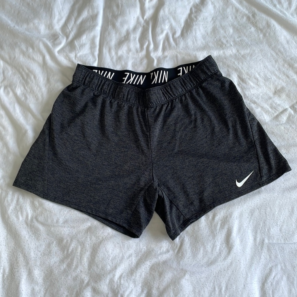 Nike shorts size medium